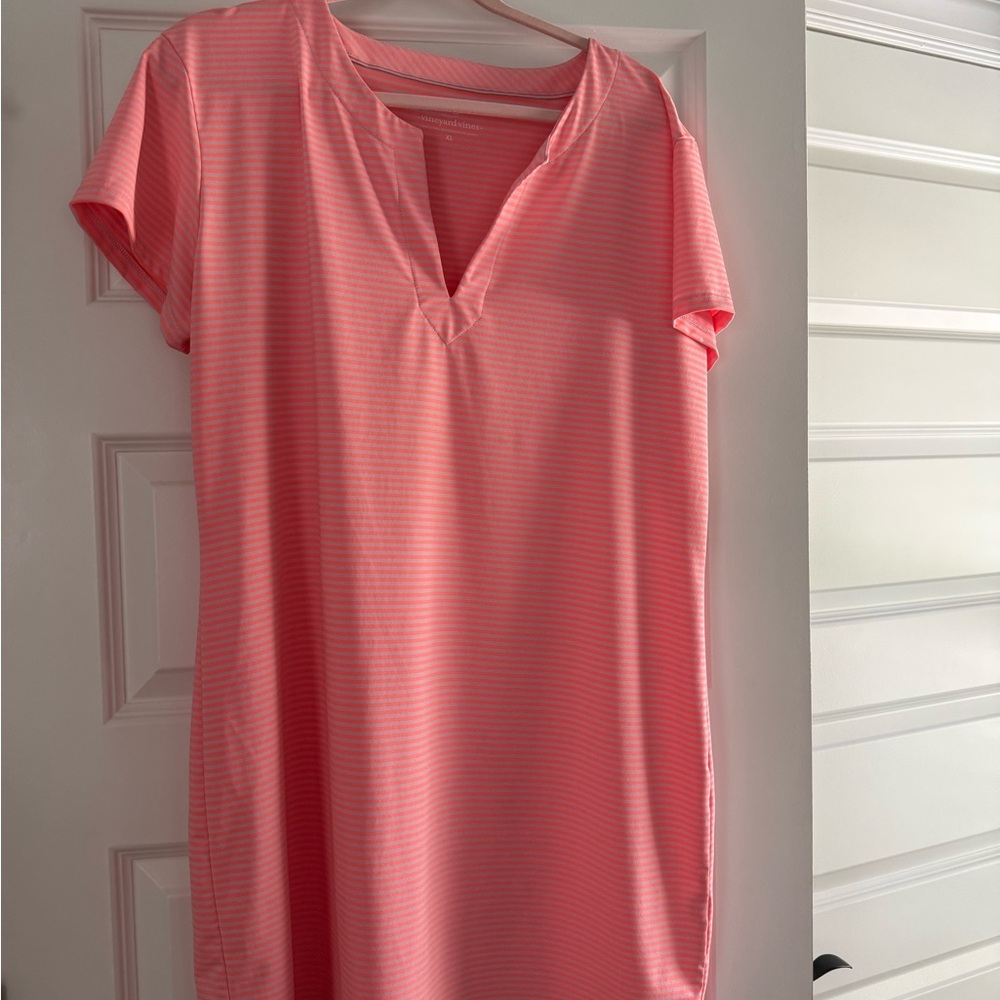 Vineyard Vines Women's Pink Stripe Swim Cover-Up Tunic. Peach and gray striped